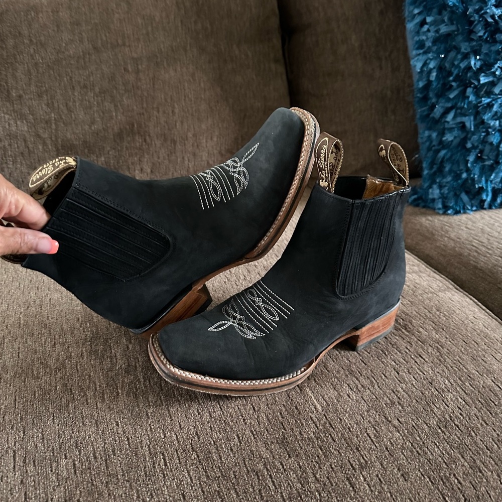 LA SIERRA BOOTS Leather Ornate Stitching Design Ankle Boots 🥾